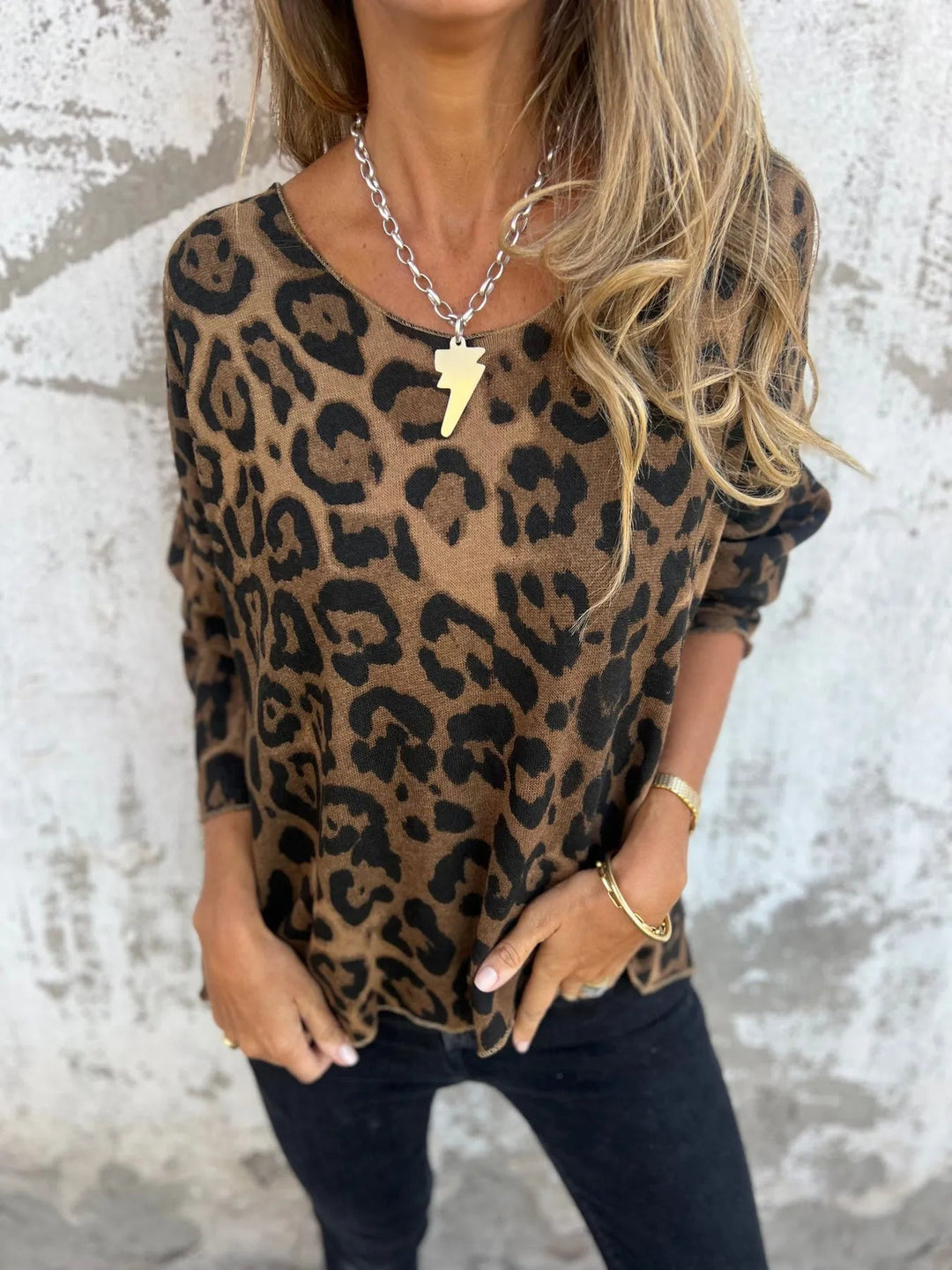 Swantje – Bluse mit Rundhalsausschnitt und Leopardenmuster