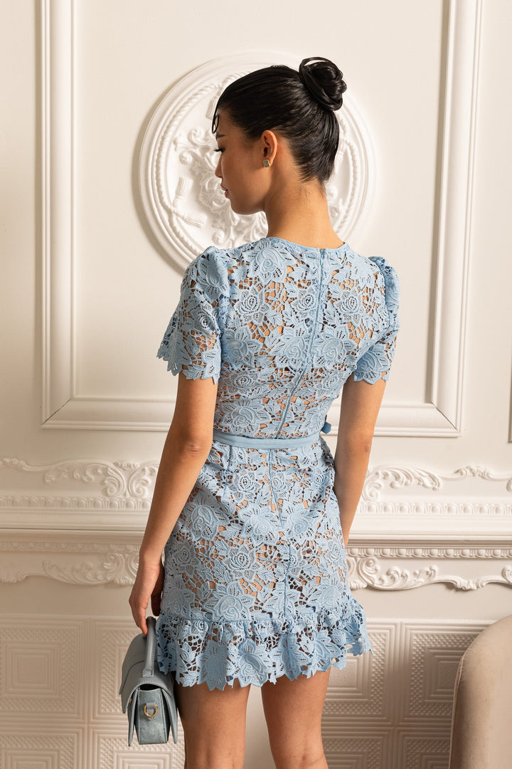 Narella - Kurzes Ärmeldes Kleid mit Stickerei und Blumenmuster