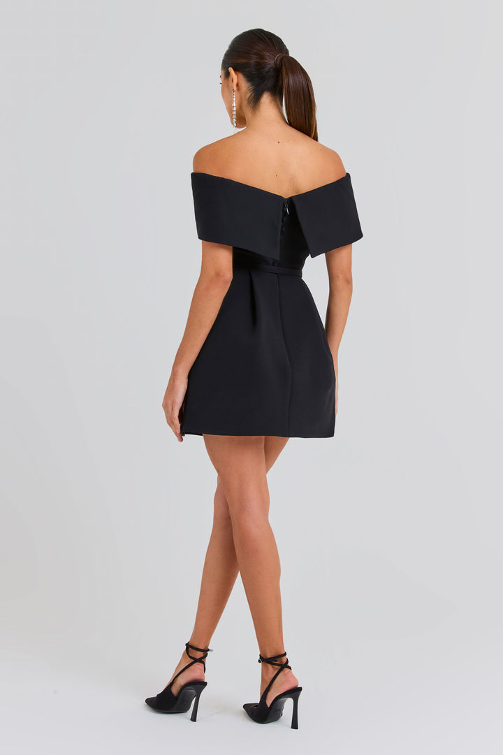 Harper- Schwarzes Kleid