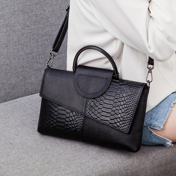 Cassandra | Handtasche Mit Opulentem Krokodilmuster