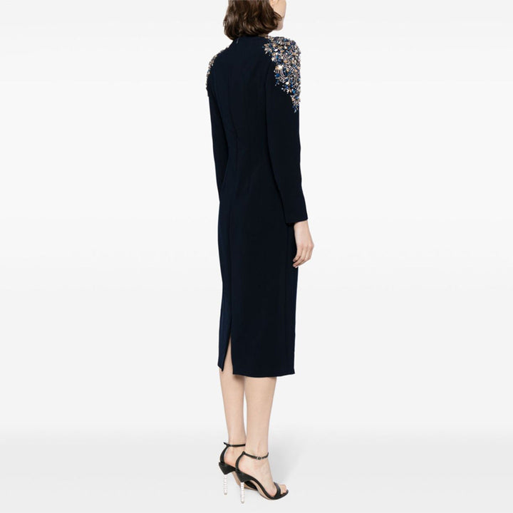 Glitzerndes, mit Kristallen verziertes,  Schulter-Midikleid